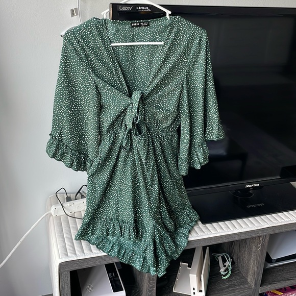 Green and white polka dot romper that looks like a dress. Hat & bag not included - Picture 3 of 3